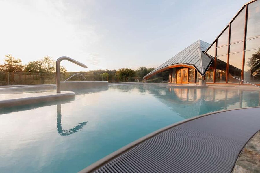 Valkenburg: Thermae 2000 Spa Entry Ticket - The sauna area and clothing schedule