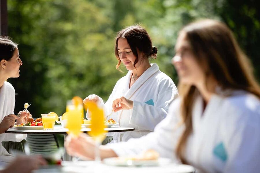 Valkenburg: Thermae 2000 Spa Entry Ticket - Your first hours in the thermal pools