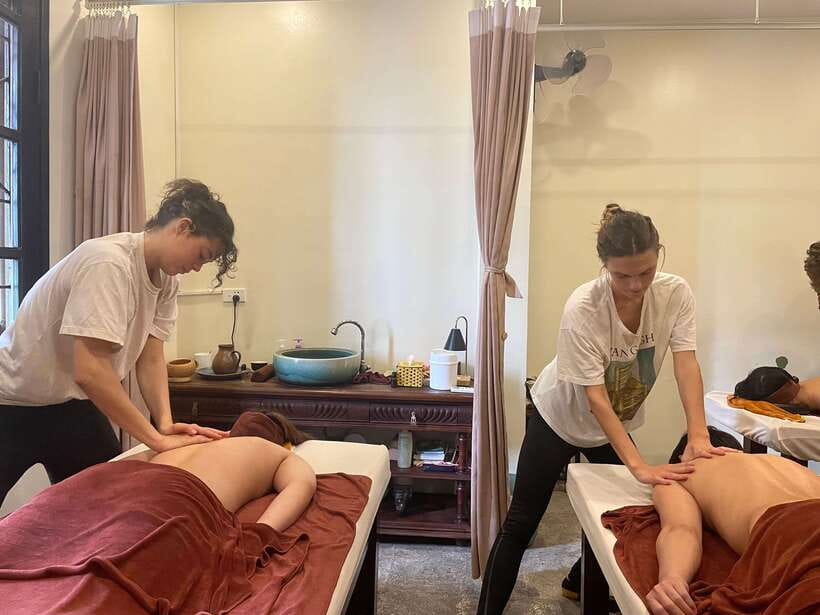 Vietnamese deep tissue neck and shoulder massage class - The instructors and languages available