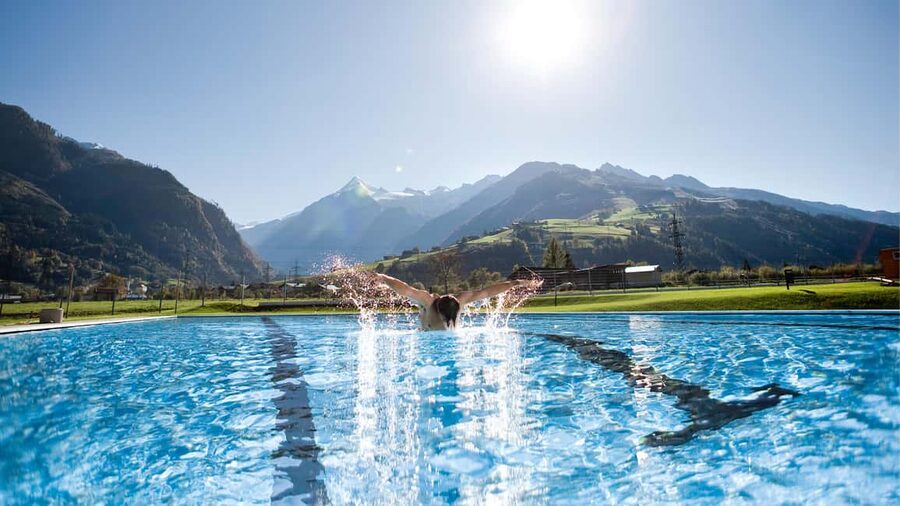 Zell am See: Tauern SPA Day Ticket for Water World - Twelve pools for swimming, soaking, and family play
